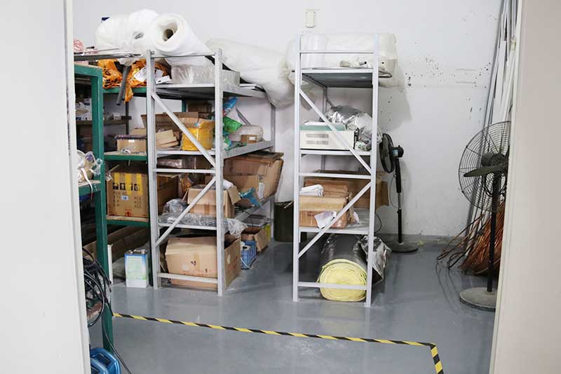 高低溫試驗箱廠家倉庫